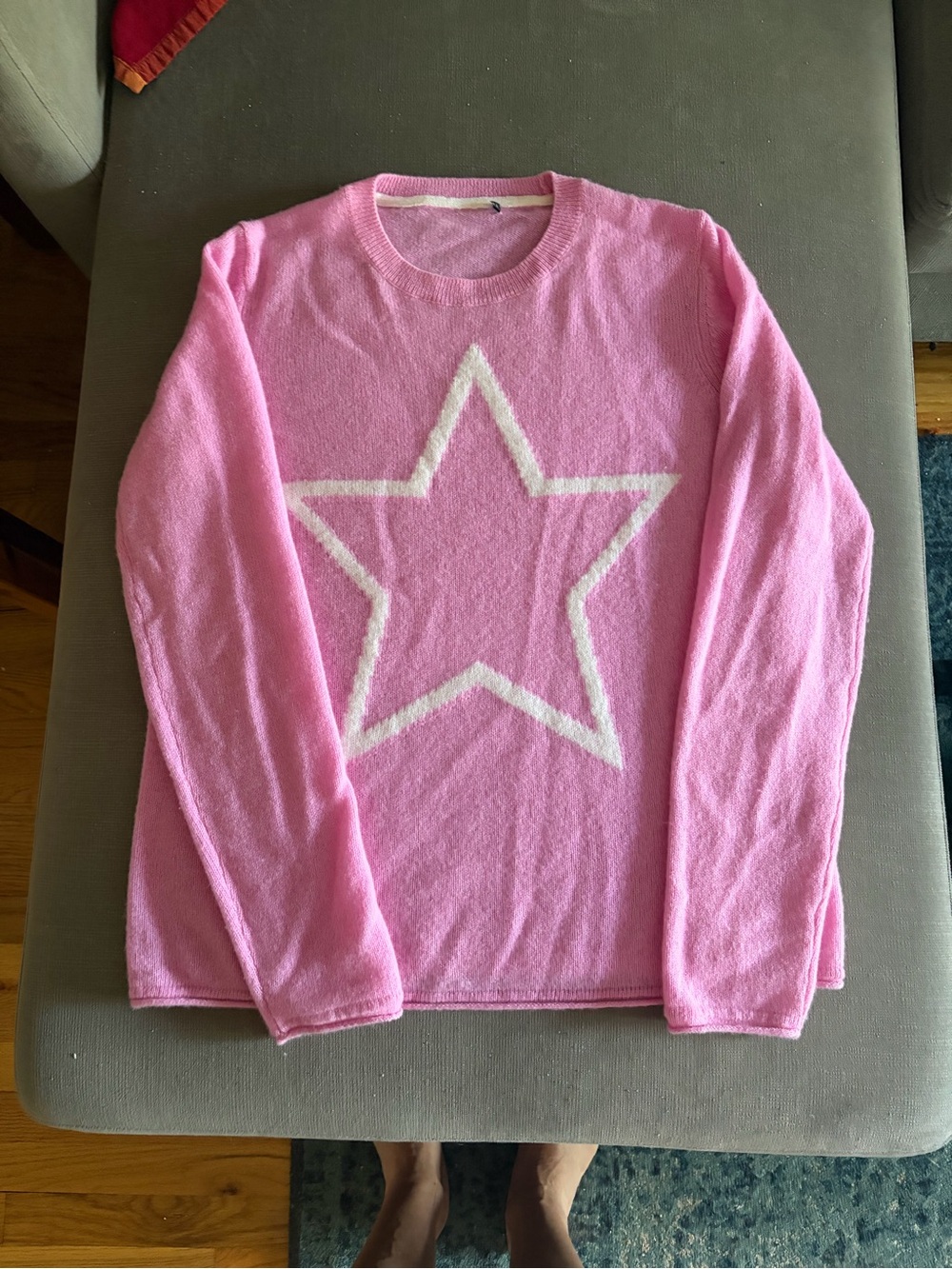 Women’s small pink cashmere Sweater with White Star
